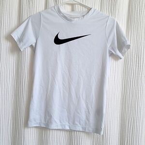 YOUTH Nike dri-fit tee, white, size M